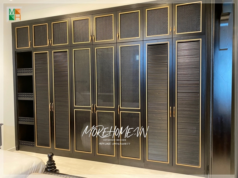 Tủ quần áo gỗ tự nhiên với phong cách Indochine sẽ giúp bạn cất trữ và sắp xếp đồ đạc quần áo của bạn một cách gọn gàng và thẩm mỹ.
